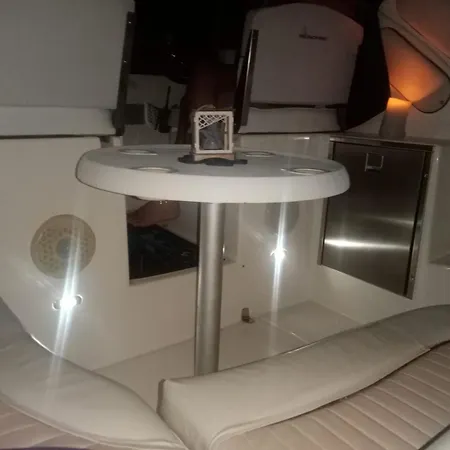 Hotel en barco Laetitia Bed&boat *